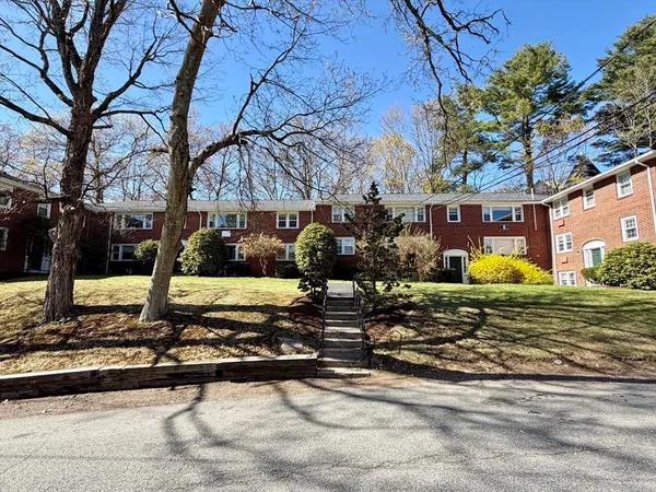 $1,950 | 15 Park Avenue, Unit 1, Foxboro, MA 02035