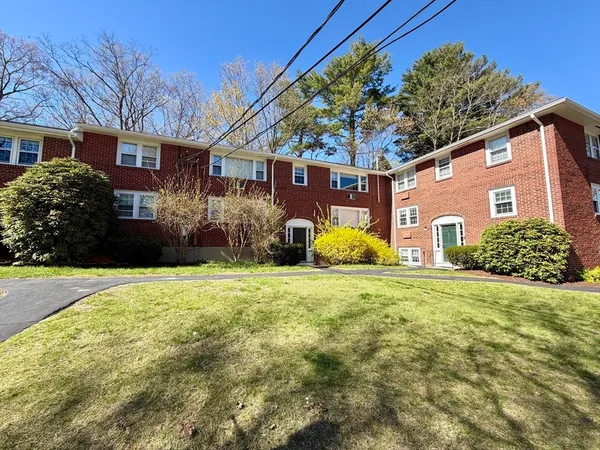 $1,950 | 15 Park Avenue, Unit 1, Foxboro, MA 02035