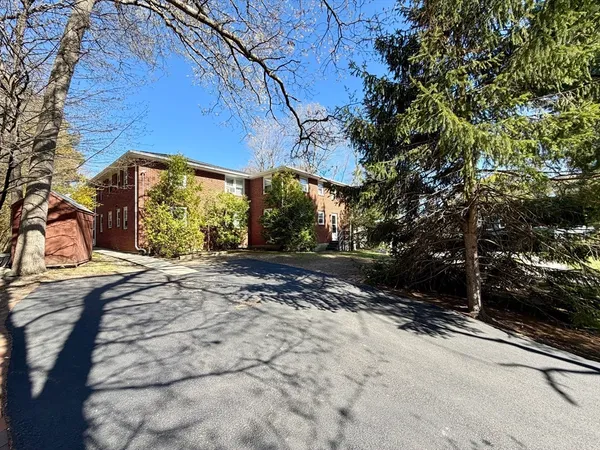 $1,950 | 15 Park Avenue, Unit 1, Foxboro, MA 02035