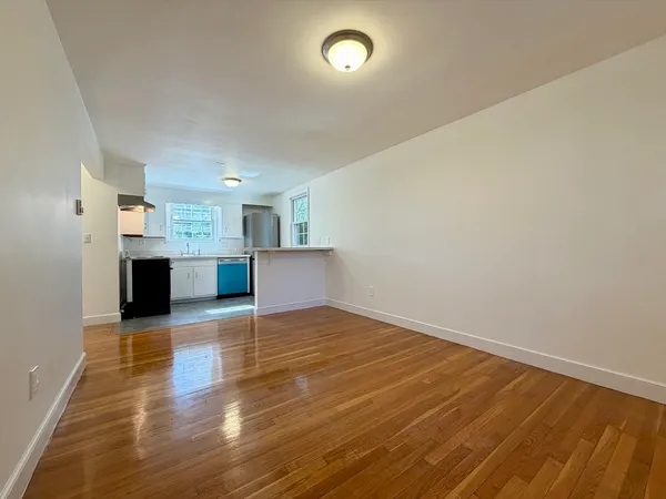 $1,950 | 15 Park Avenue, Unit 1, Foxboro, MA 02035