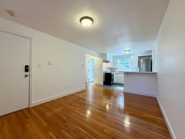 $1,950 | 15 Park Avenue, Unit 1, Foxboro, MA 02035