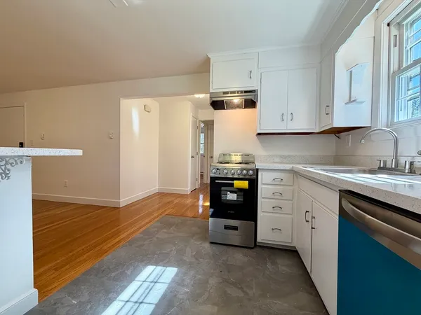 $1,950 | 15 Park Avenue, Unit 1, Foxboro, MA 02035
