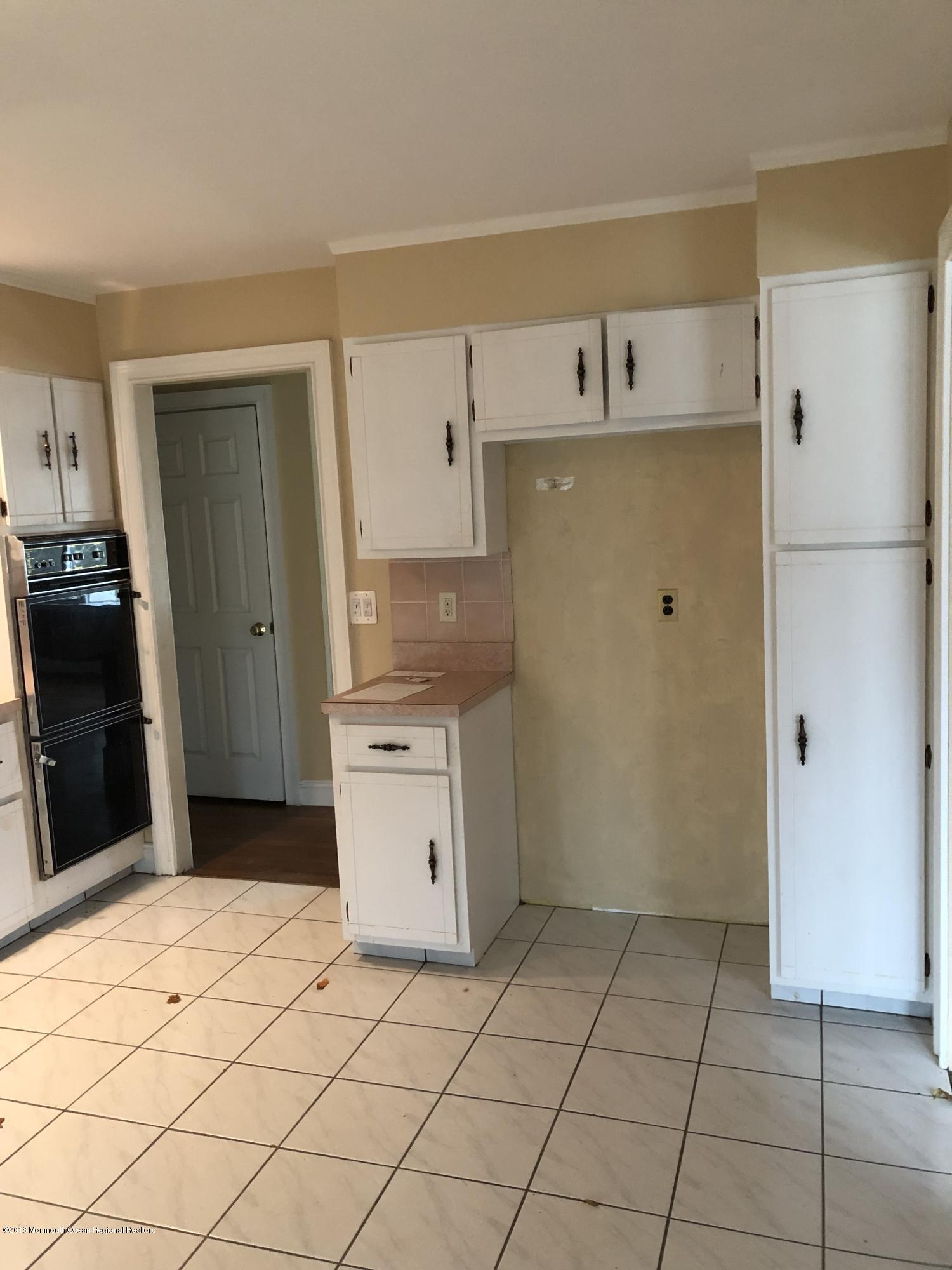 16 Ramon Boulevard Freehold, NJ 07728 - Photo 6 of 36 IMG_1574
