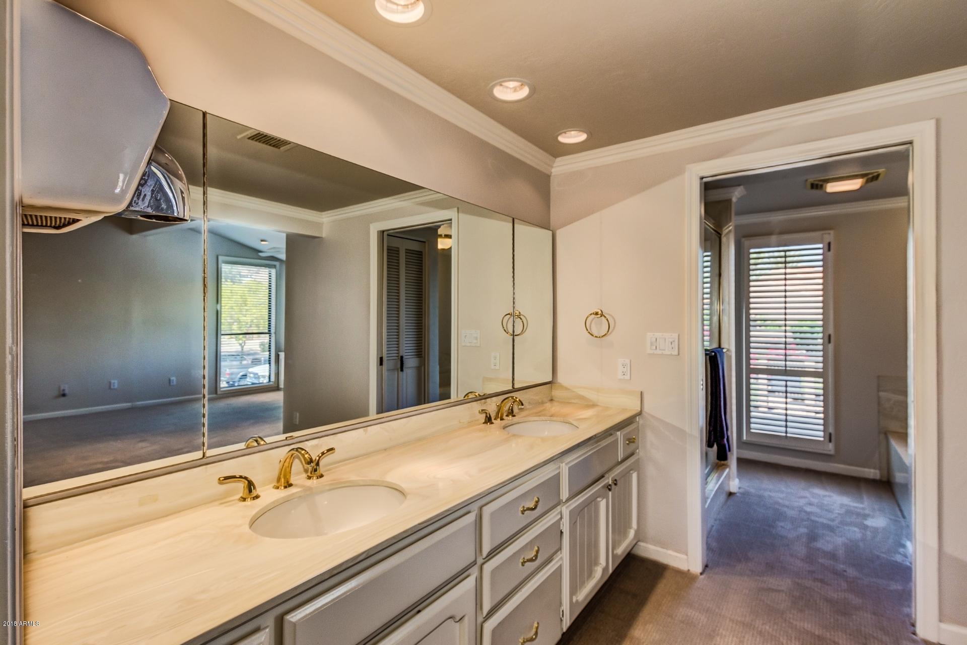 4446 East Camelback Road, Unit 114 Phoenix, AZ 85018 - Photo 18 of 61 Master Bathroom