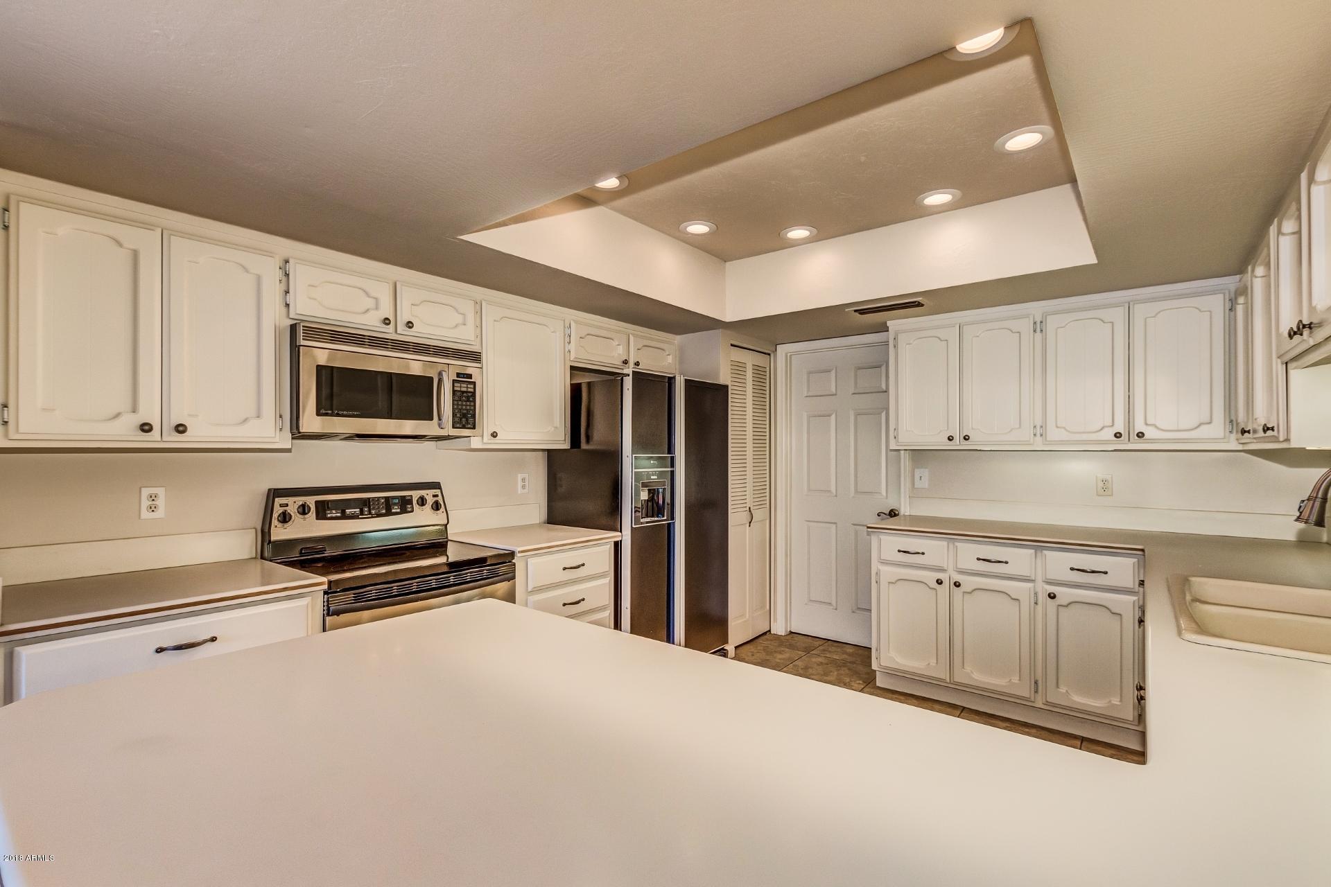 4446 East Camelback Road, Unit 114 Phoenix, AZ 85018 - Photo 2 of 61 Kitchen 3