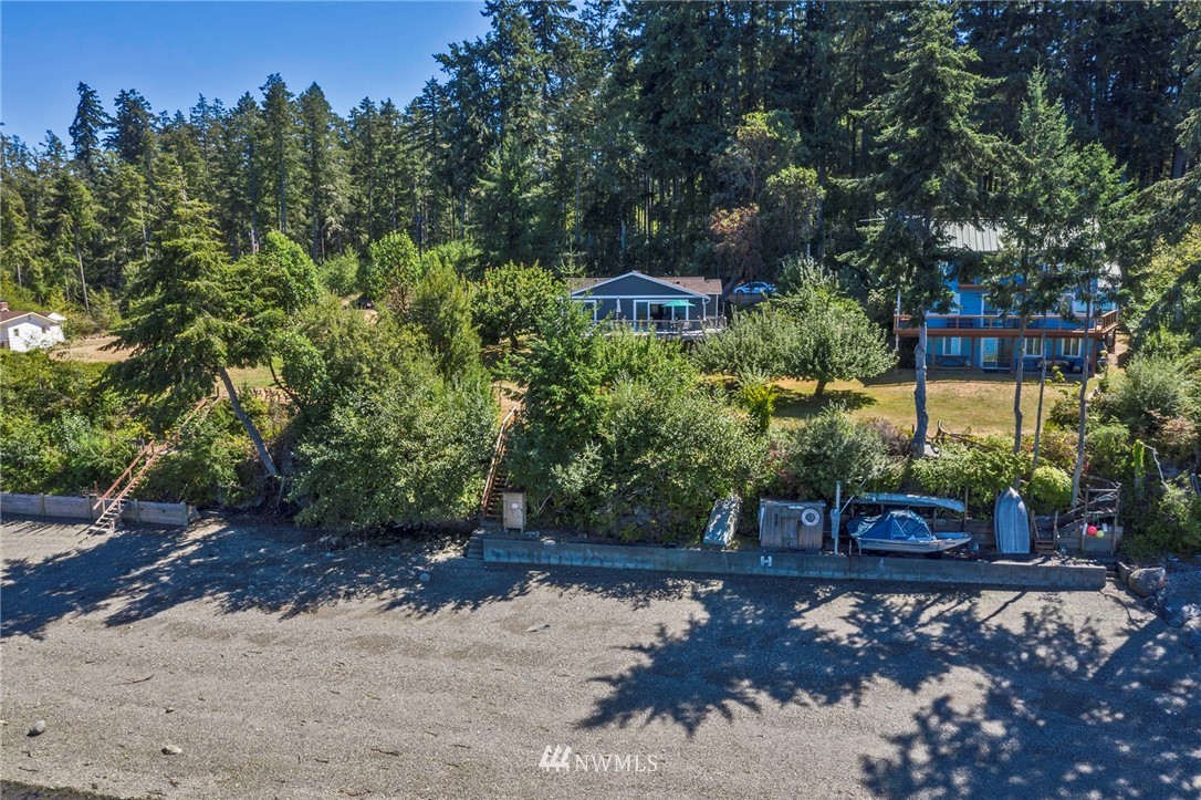 14301 Outer Bay Road Anderson Island, WA 98303 - Photo 3 of 40 a view of a garden with plants