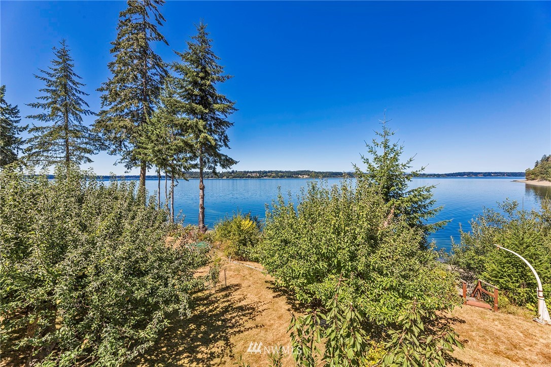 14301 Outer Bay Road Anderson Island, WA 98303 - Photo 29 of 40 a view of a garden