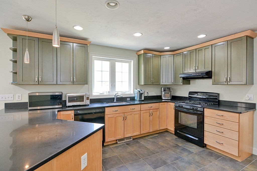 190 Foster Road Ashby, MA 01431 - Photo 3 of 20