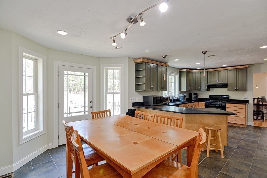 190 Foster Road Ashby, MA 01431 - Photo 5 of 20