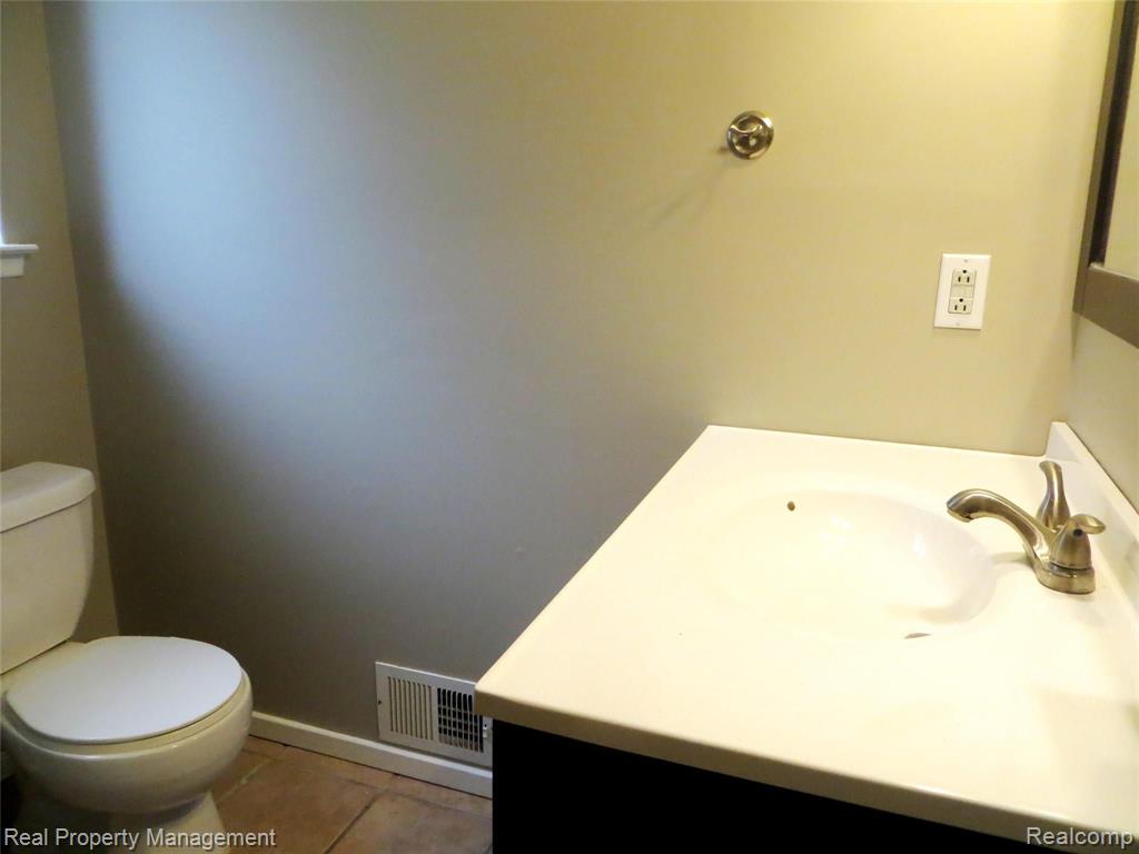 710 East South Boulevard Rochester, MI 48307 - Photo 11 of 25