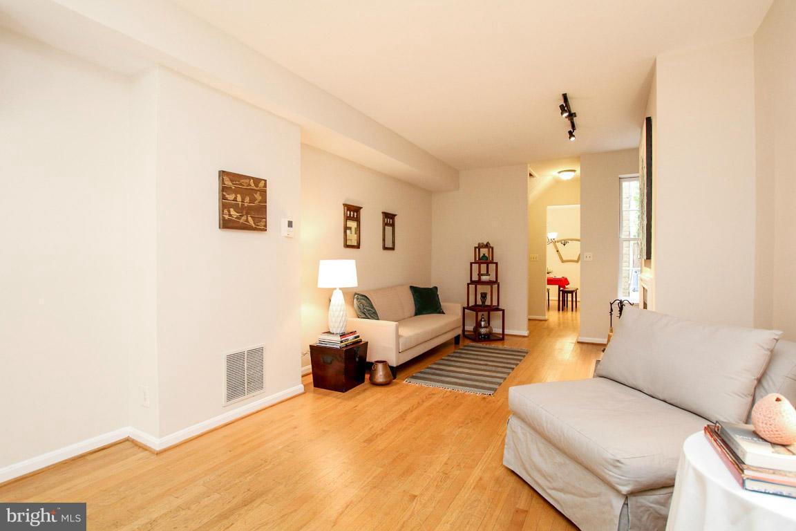 1119 Riverside Avenue Baltimore, MD 21230 - Photo 5 of 29 Living Room