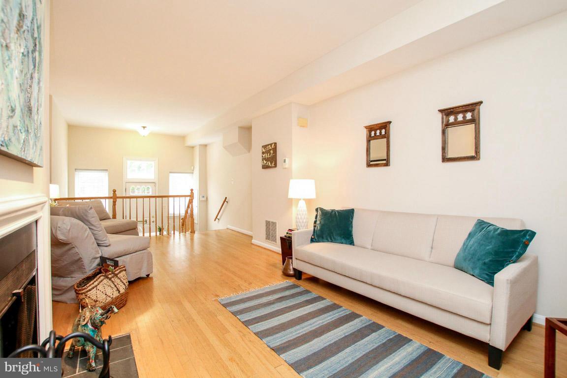 1119 Riverside Avenue Baltimore, MD 21230 - Photo 7 of 29 Living Room