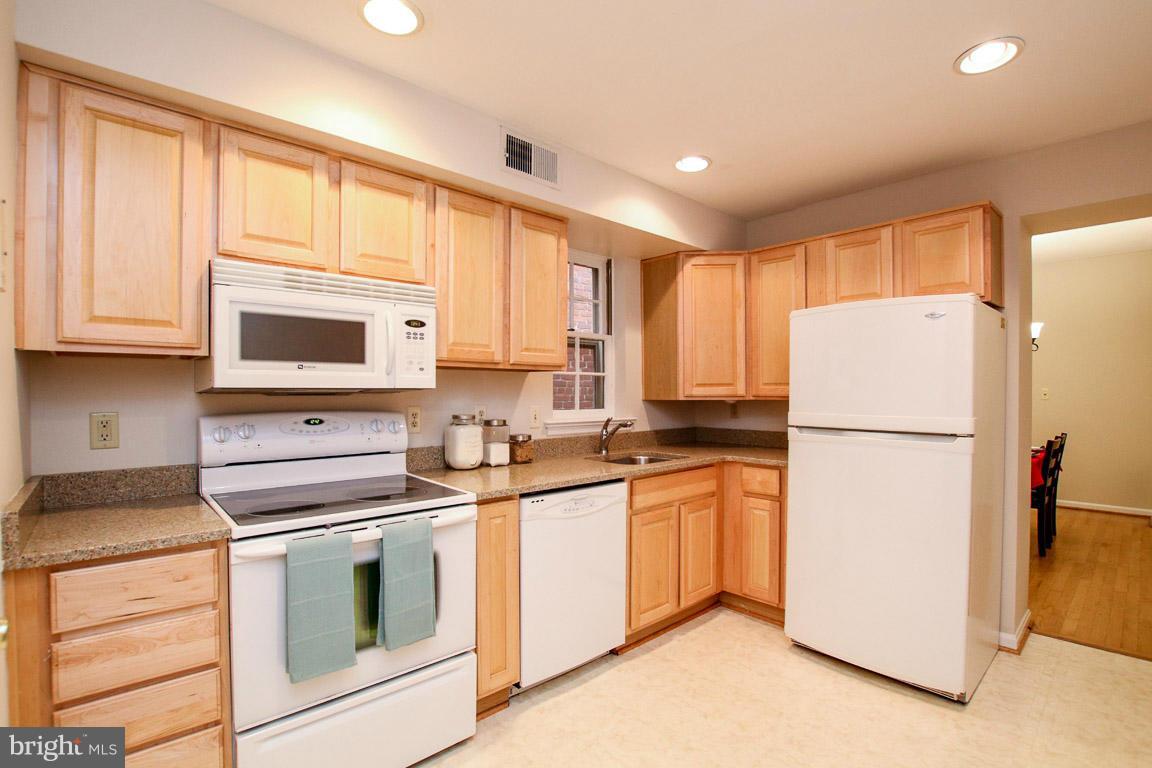 1119 Riverside Avenue Baltimore, MD 21230 - Photo 10 of 29 Kitchen