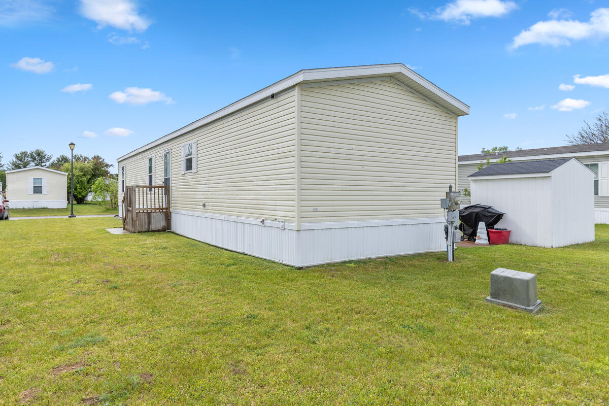 360 East Tuttle Road, Unit 121 Ionia, MI 48846 - Photo 5 of 20 360-E-Tuttle_017