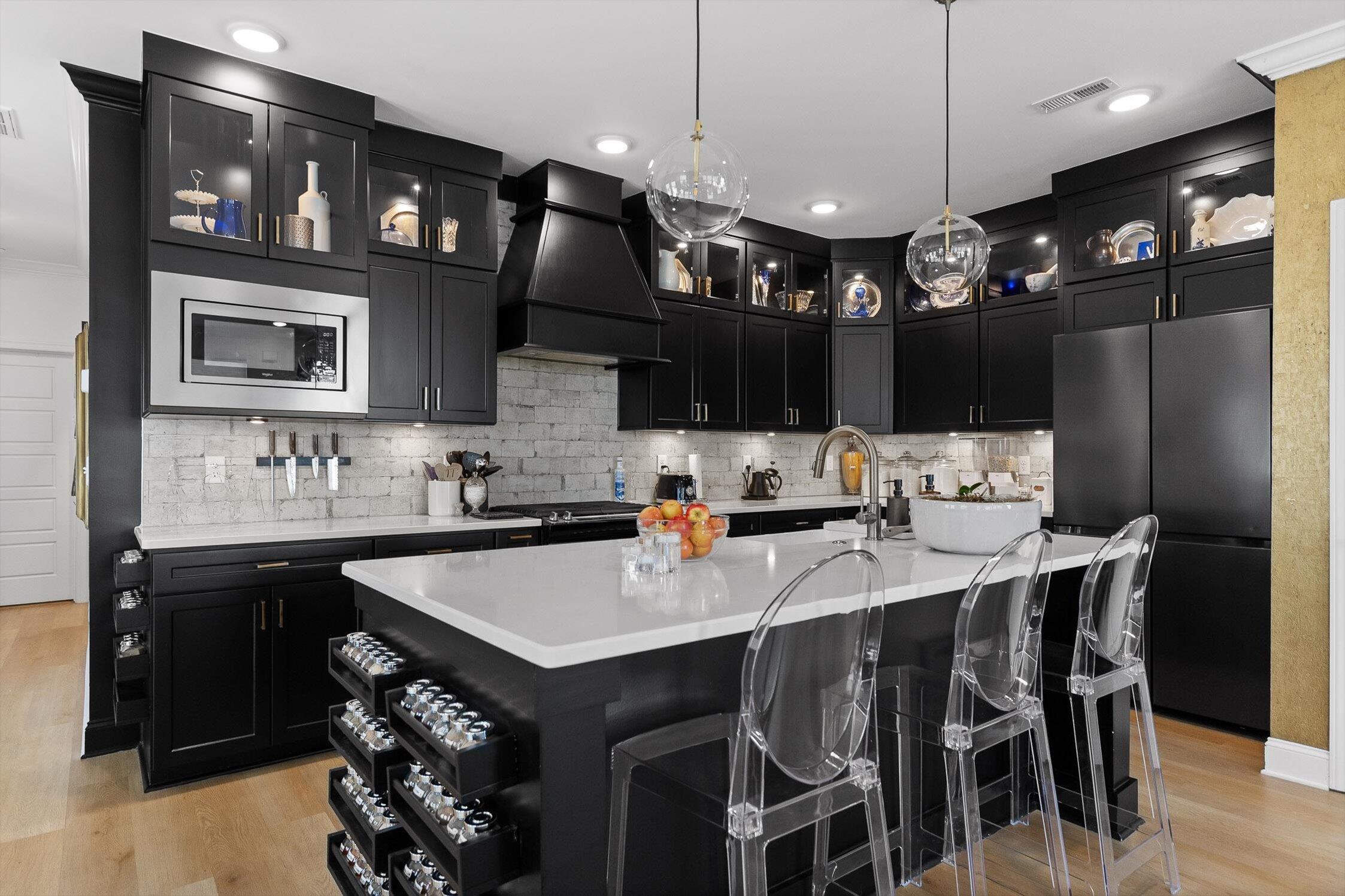 1531 Bowtie Road Chattanooga, TN 37421 - Photo 13 of 53 Cabinets to the ceiling!