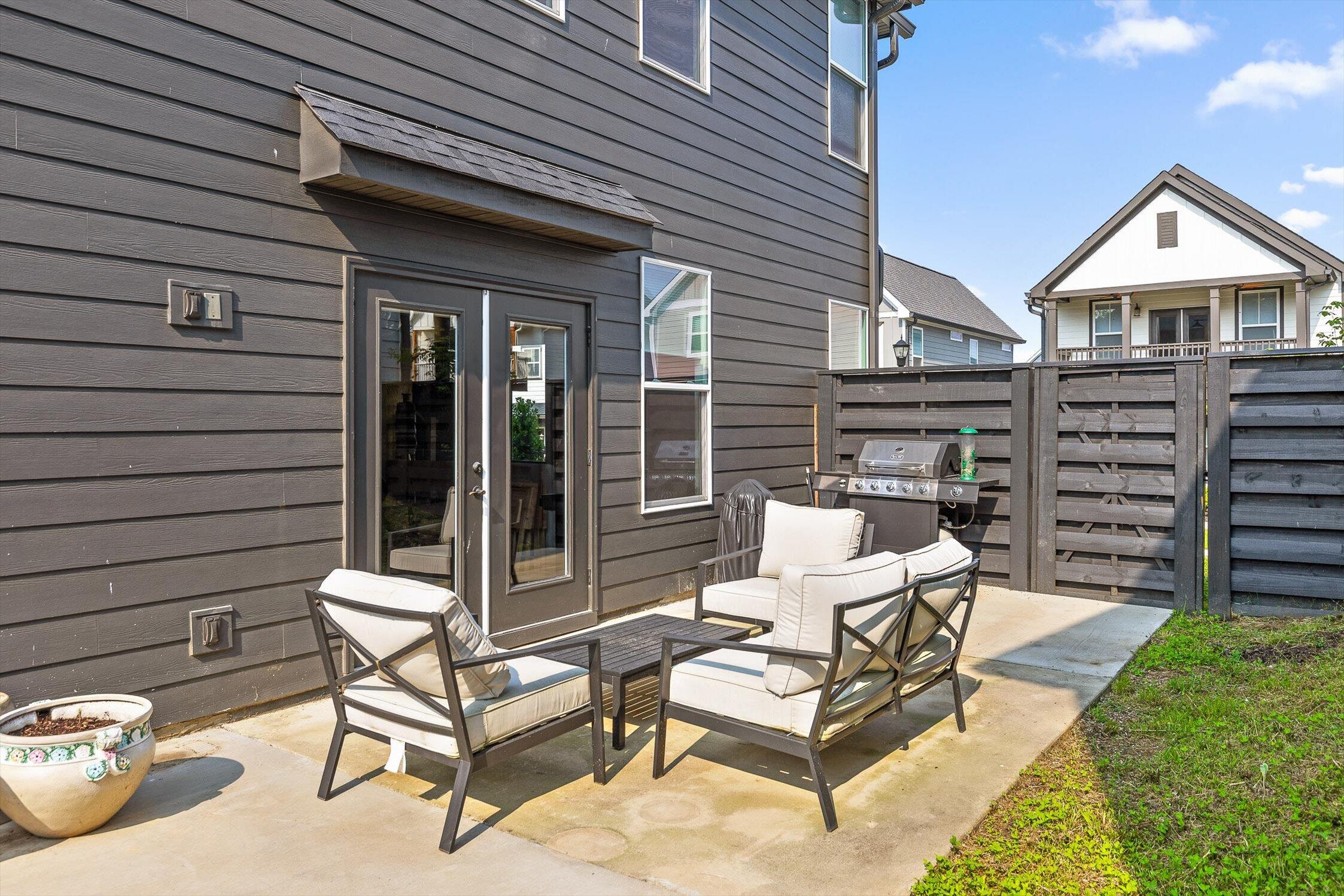 1531 Bowtie Road Chattanooga, TN 37421 - Photo 39 of 53 Side patio & Yard