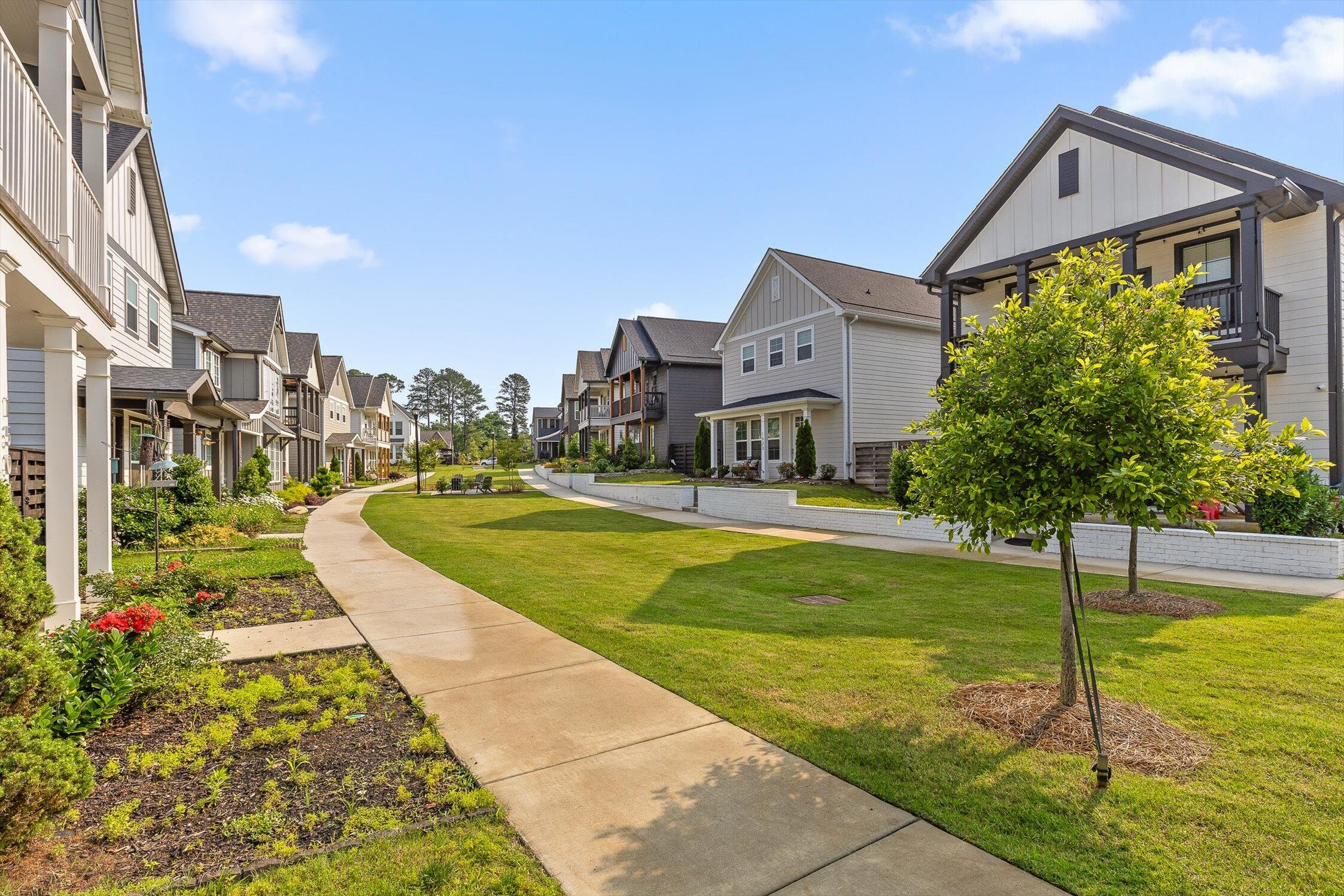 1531 Bowtie Road Chattanooga, TN 37421 - Photo 5 of 53 Courtyard Front Yard
