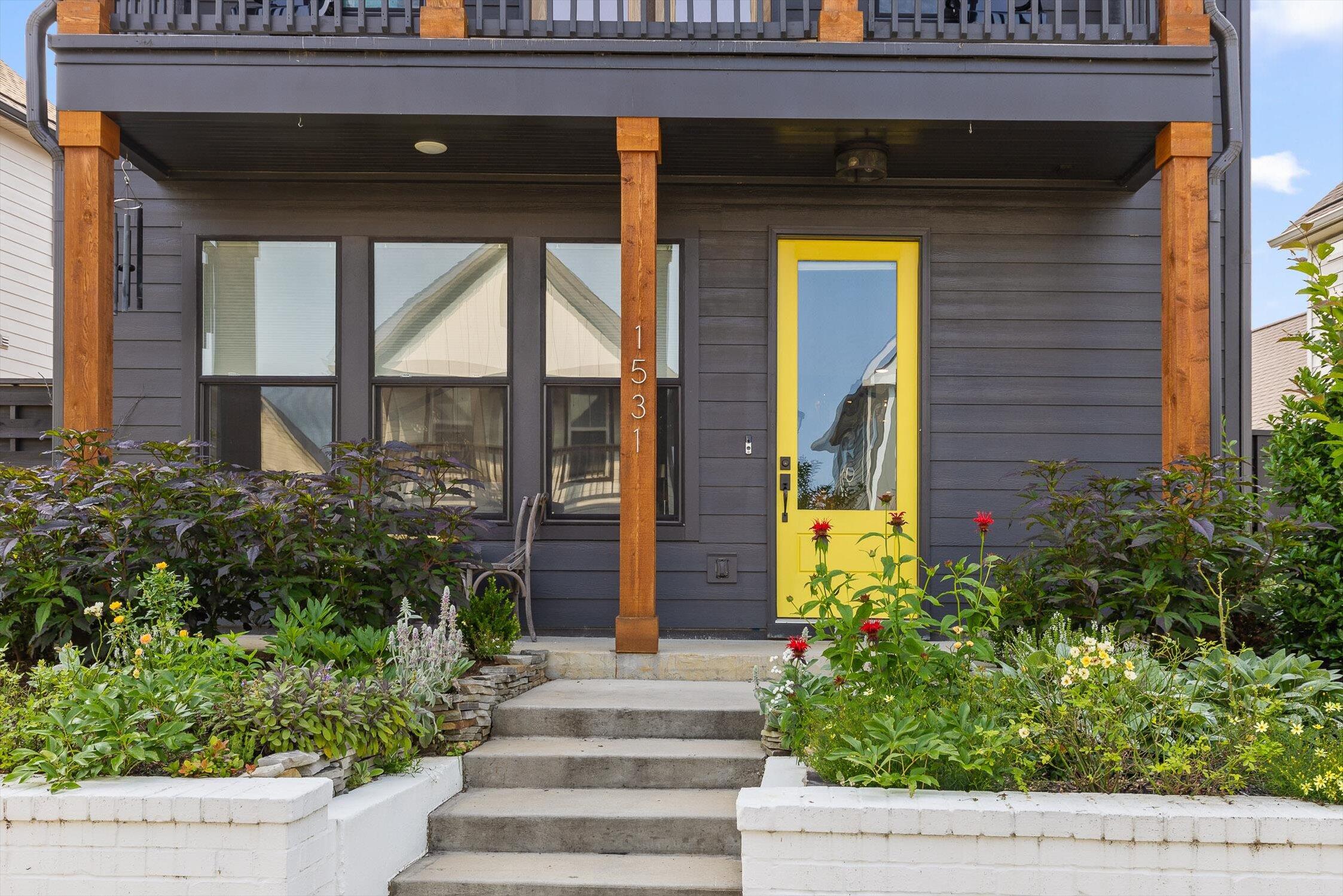 1531 Bowtie Road Chattanooga, TN 37421 - Photo 6 of 53 Lush Landscaping