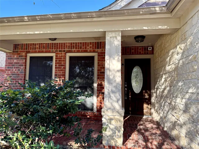 $2,500 | 2044 Shore Breeze Drive, Pearland, TX 77584