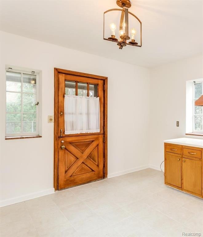 19505 Canterbury Road Detroit, MI 48221 - Photo 9 of 32