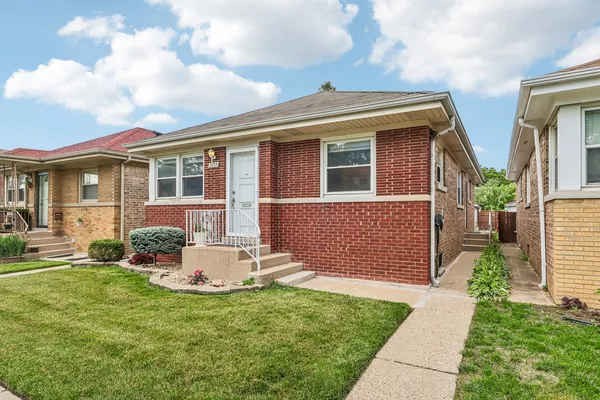 $599,000 | 2654 West Catalpa Avenue, Chicago, IL 60625