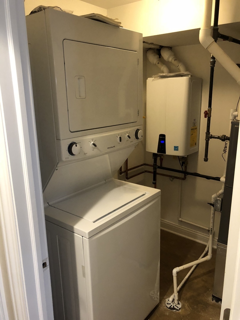 1739 West 18th Street, Unit 1F Chicago, IL 60608 - Photo 12 of 12 a utility room with dryer and washer