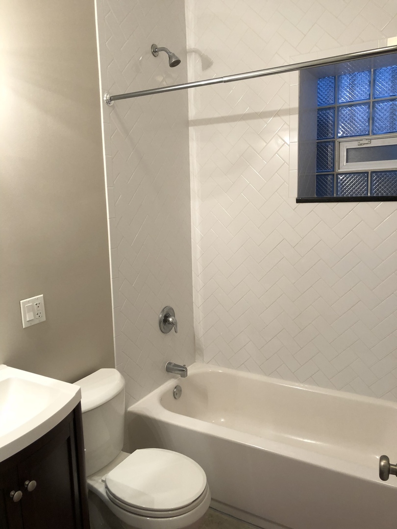 1739 West 18th Street, Unit 1F Chicago, IL 60608 - Photo 10 of 12 a bathroom with a bathtub toilet and sink