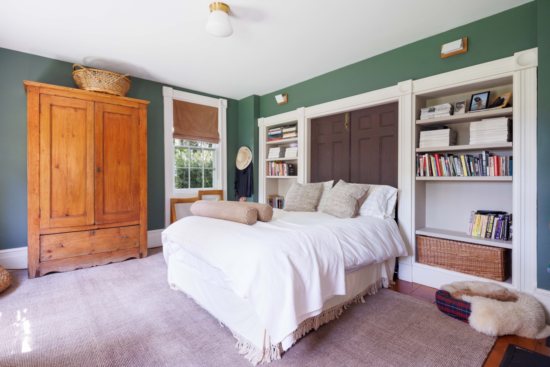 25825 Main Road Orient, NY 11957 - Photo 11 of 28 a spacious bedroom with a large bed and a book shelf
