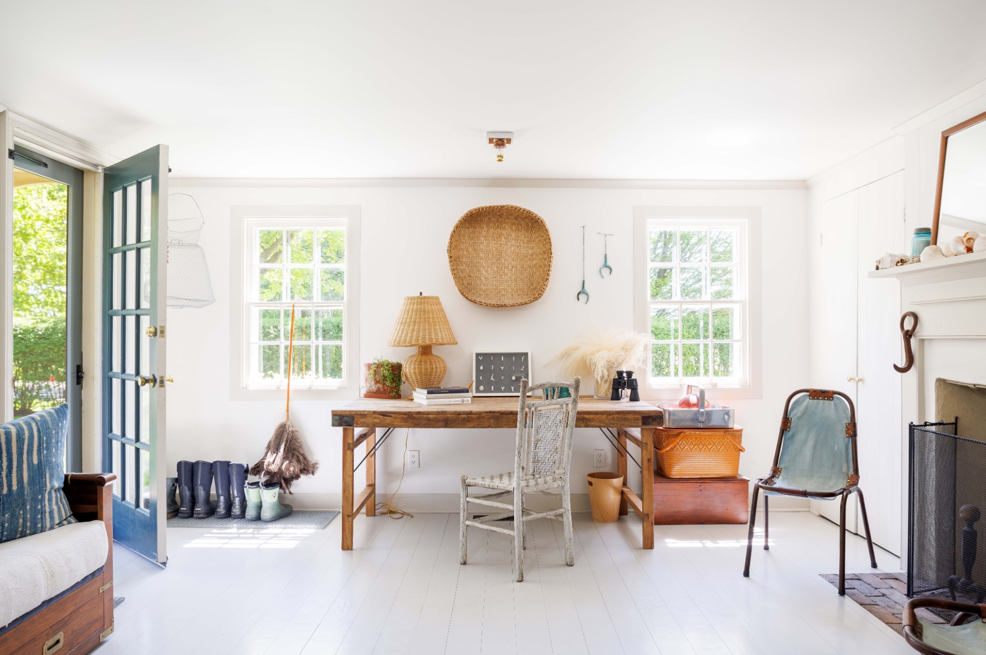 25825 Main Road Orient, NY 11957 - Photo 13 of 28 a workspace with furniture and a window