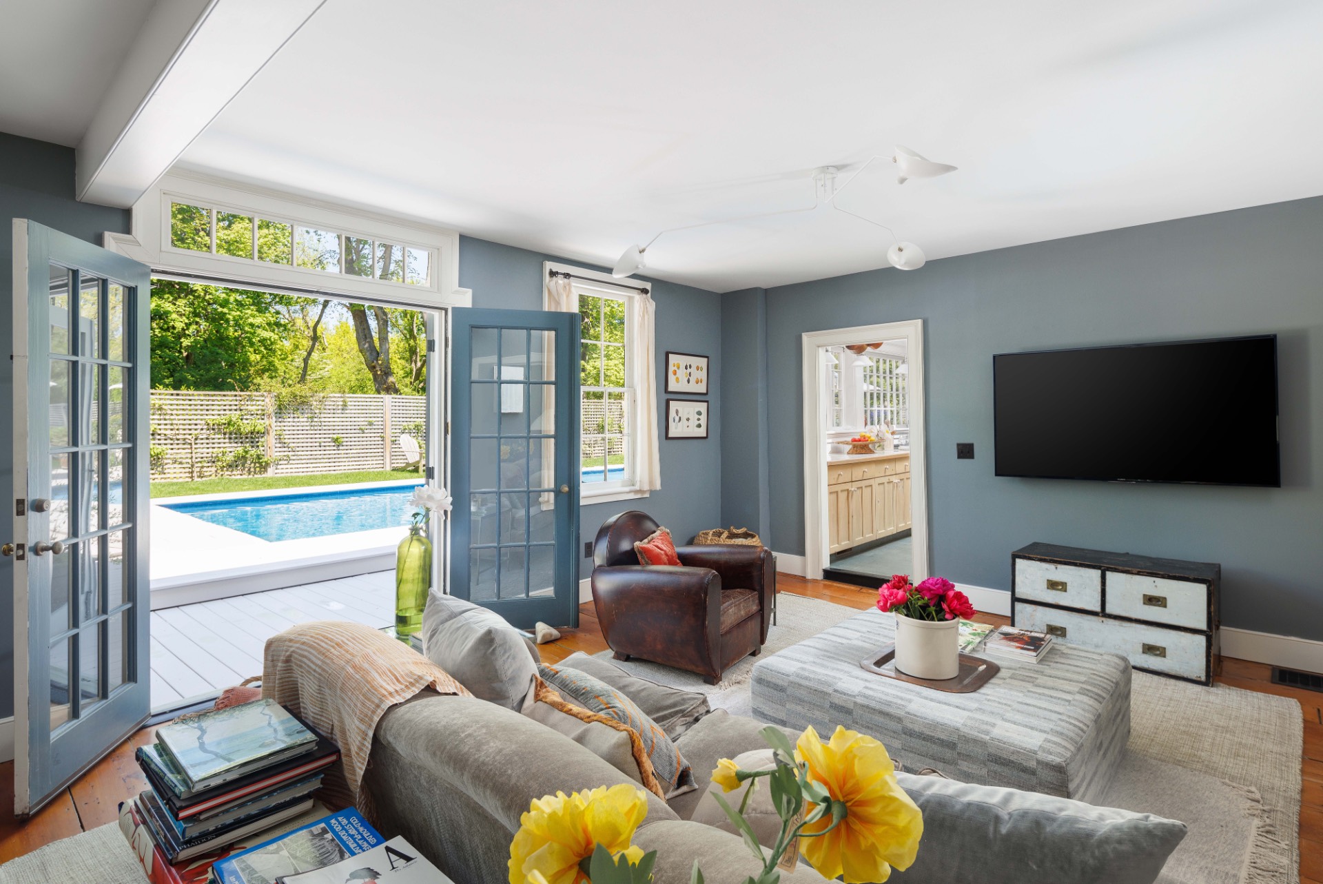 25825 Main Road Orient, NY 11957 - Photo 6 of 28 a living room with furniture and a flat screen tv