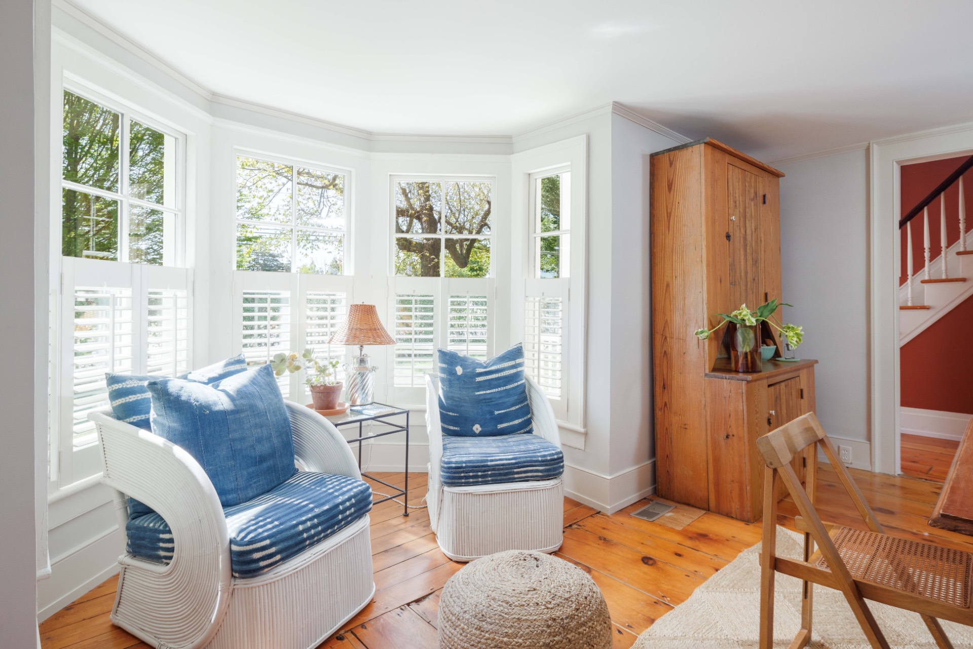25825 Main Road Orient, NY 11957 - Photo 9 of 28 a living room with furniture and a window