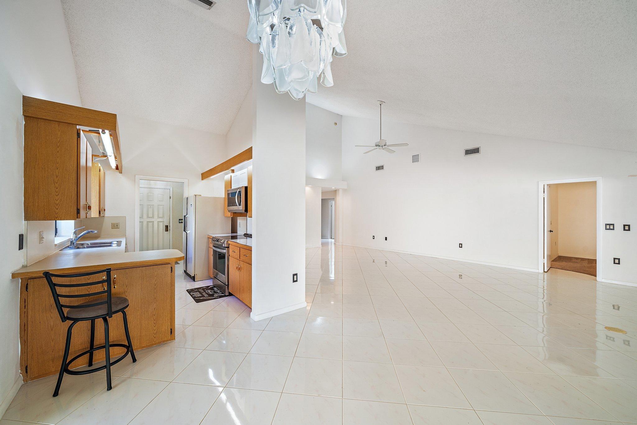 248 Ridge Road Jupiter, FL 33477 - Photo 8 of 24 Kitchen/Living