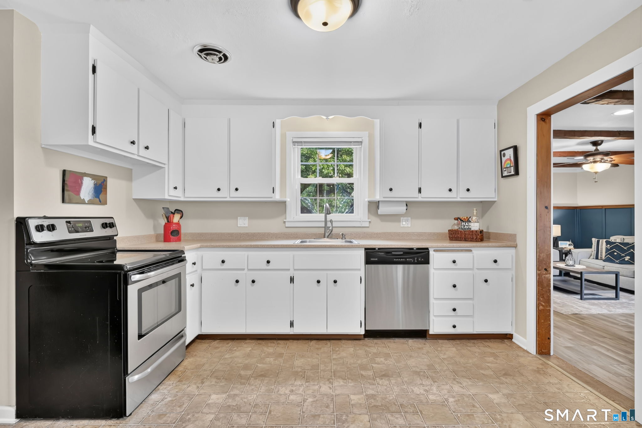33 Brent Road Manchester, CT 06042 - Photo 11 of 38
