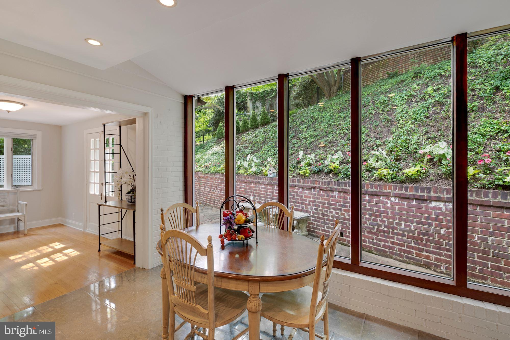 4480 Dexter Street Northwest Washington, DC 20007 - Photo 11 of 33 Informal Dining