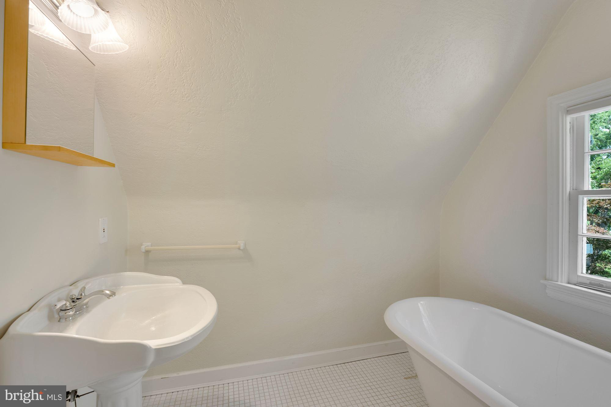 4480 Dexter Street Northwest Washington, DC 20007 - Photo 26 of 33 Bedroom 4 En Suite Bath