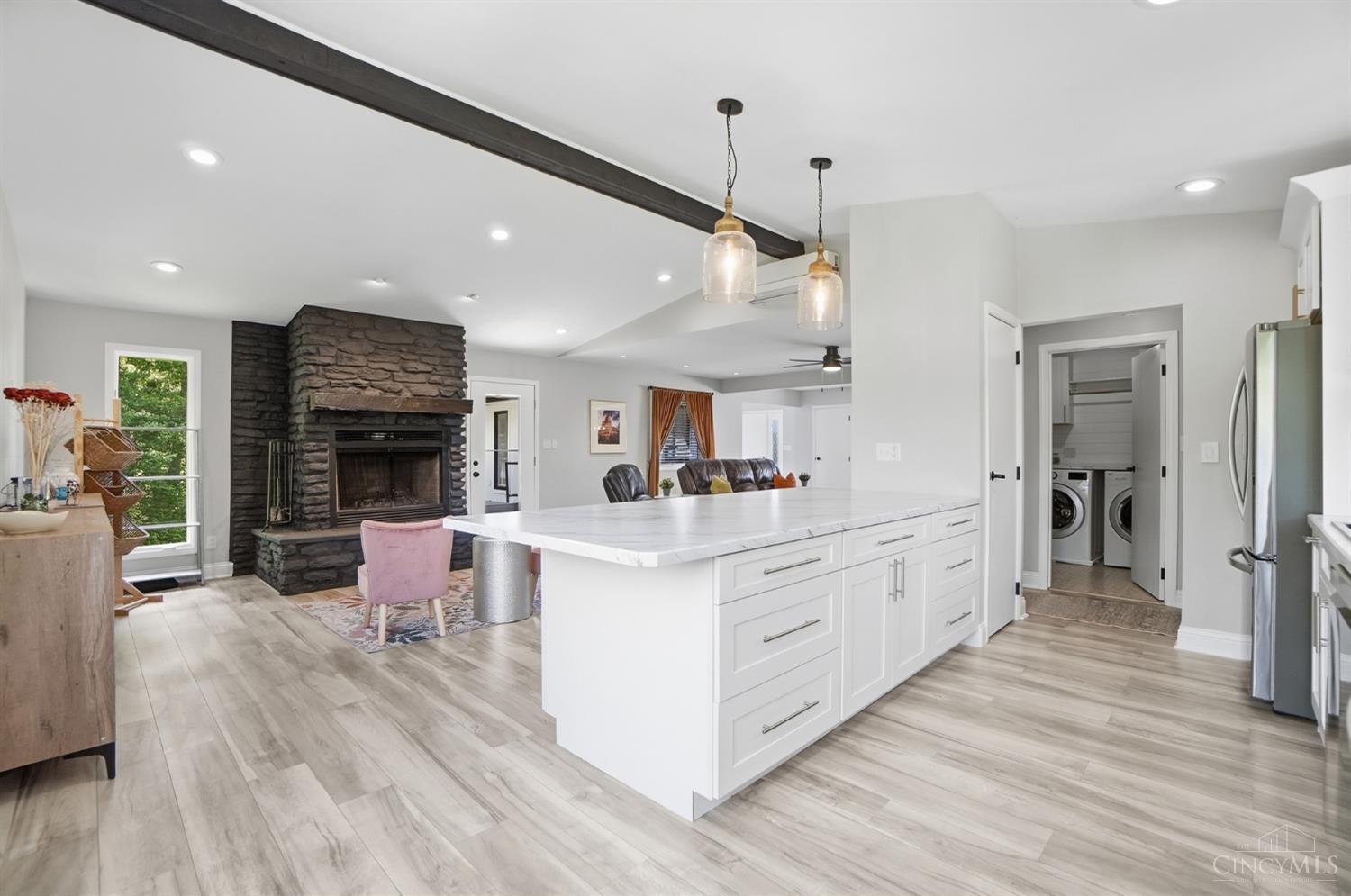 6594 Springdale Road Cincinnati, OH 45247 - Photo 4 of 57