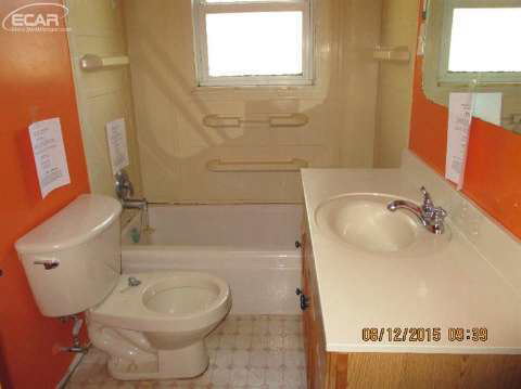 4314 South Center Road Burton, MI 48519 - Photo 21 of 26 20447072-21.JPG
