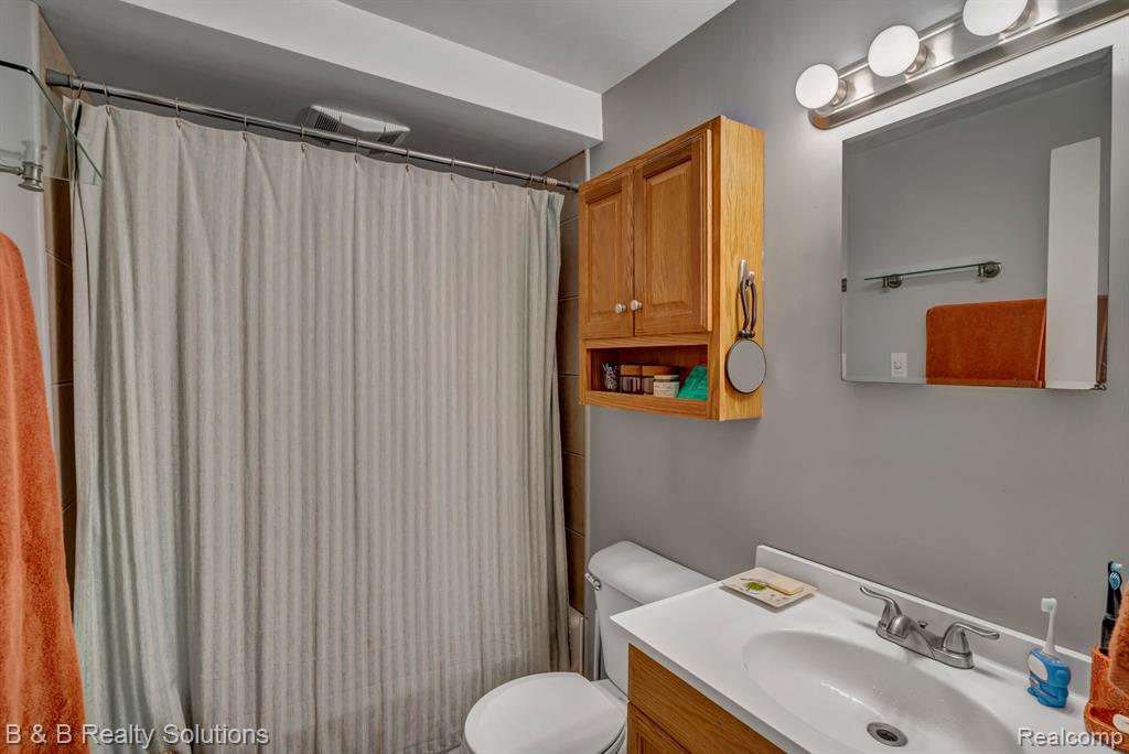 1220 South Center Road Saginaw, MI 48638 - Photo 18 of 24 Gallery Image 18