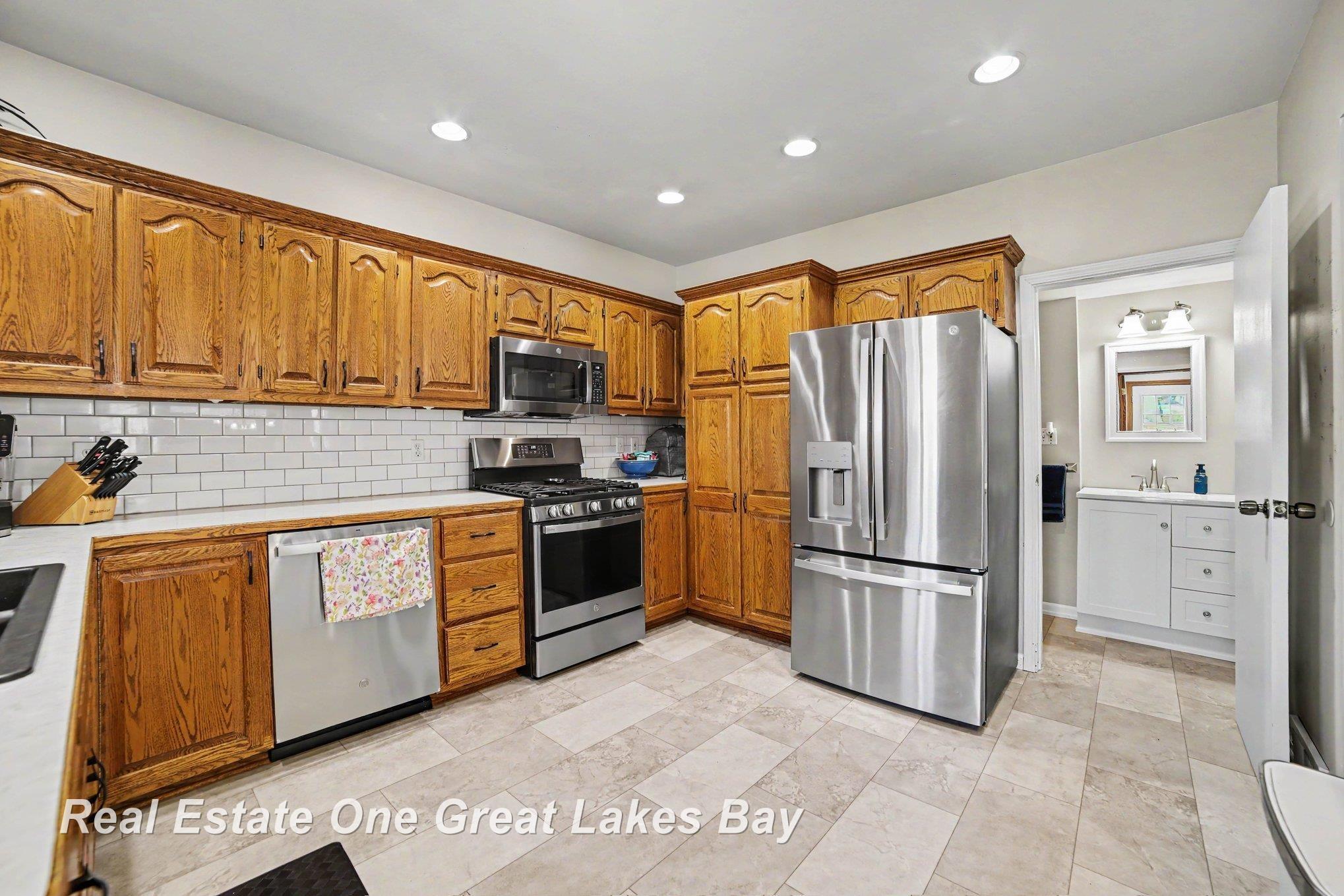 2107 10th Street Bay City, MI 48708 - Photo 10 of 31