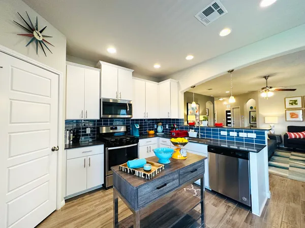 $2,350 | 112 Groesbeck Lane, Leander, TX 78641