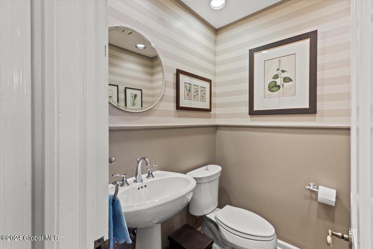 31 Colonial Green Road Colonie, NY 12211 - Photo 14 of 72 22-MW2_6558