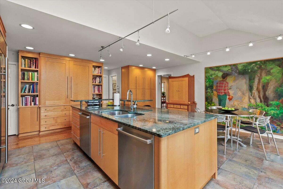 31 Colonial Green Road Colonie, NY 12211 - Photo 17 of 72 30-MW2_6591