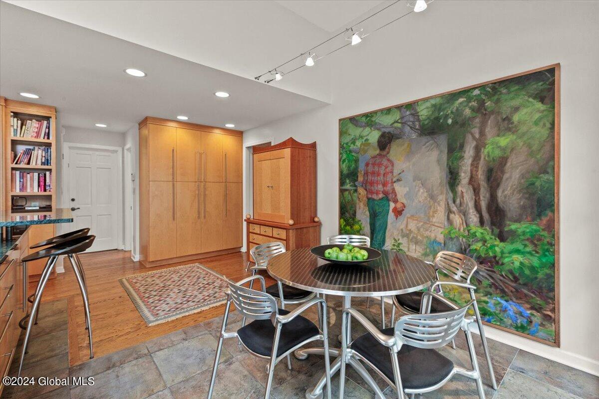 31 Colonial Green Road Colonie, NY 12211 - Photo 21 of 72 28-MW2_6585