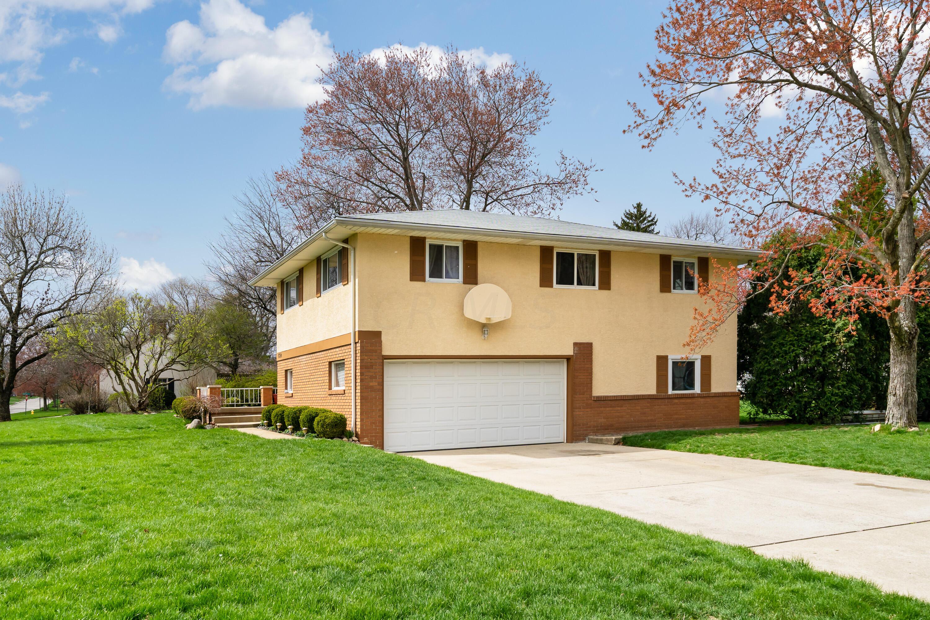 1340 Kirkley Road Upper Arlington, OH 43221 - Photo 4 of 41