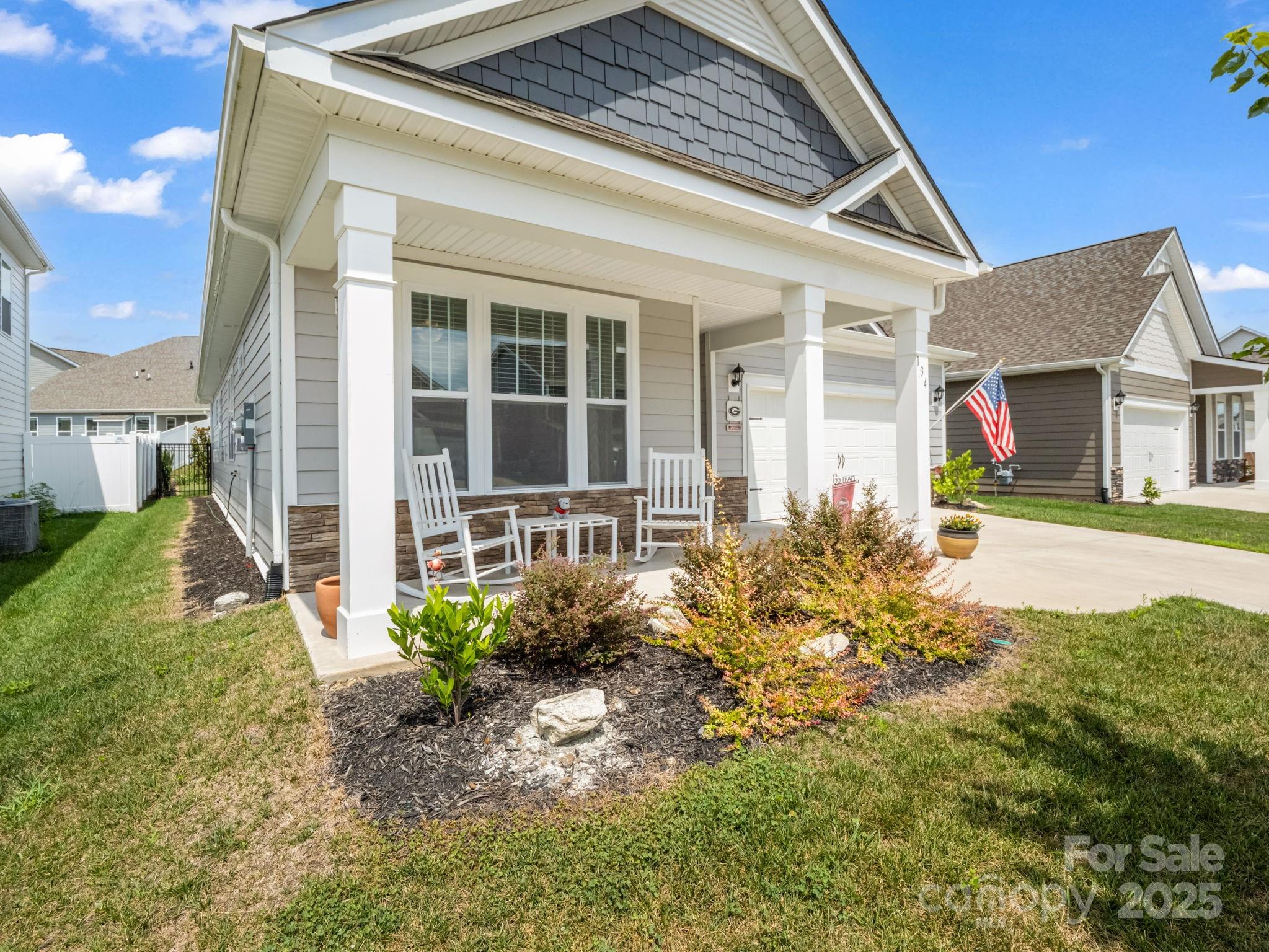 134 Fox Cove Road Hendersonville, NC 28792 - Photo 2 of 39