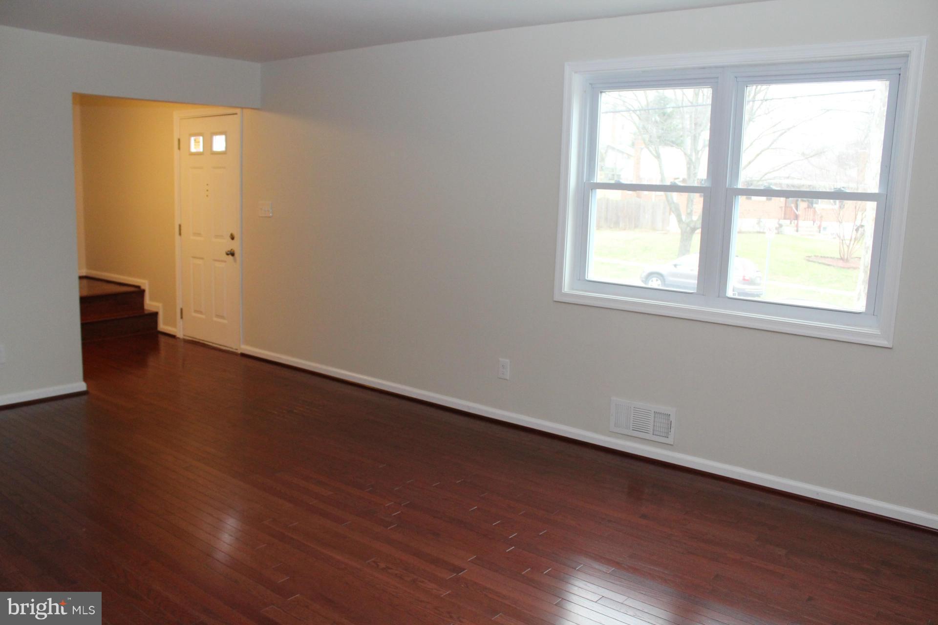 10724 Tenbrook Drive Silver Spring, MD 20901 - Photo 2 of 19 Living Room