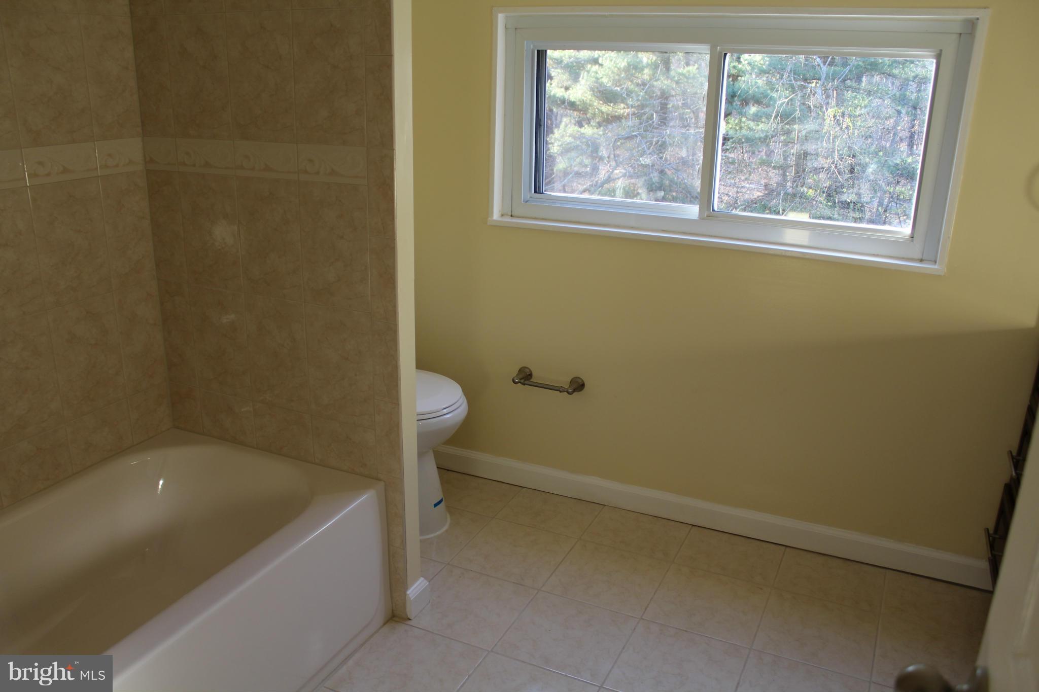 10724 Tenbrook Drive Silver Spring, MD 20901 - Photo 15 of 19 Upper Level Full Bathroom