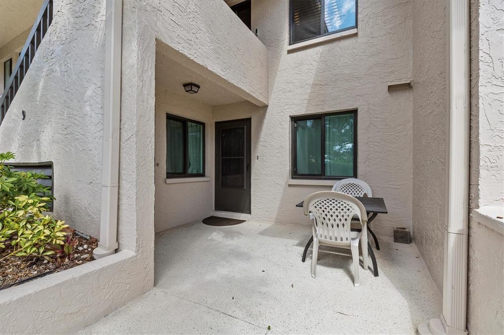 1800 Mariner Drive, Unit 9 Tarpon Springs, FL 34689 - Photo 4 of 41 a balcony with table and chairs