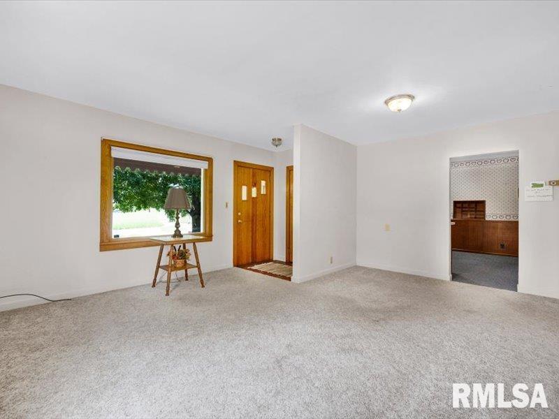 105 Main Street Roanoke, IL 61561 - Photo 7 of 46