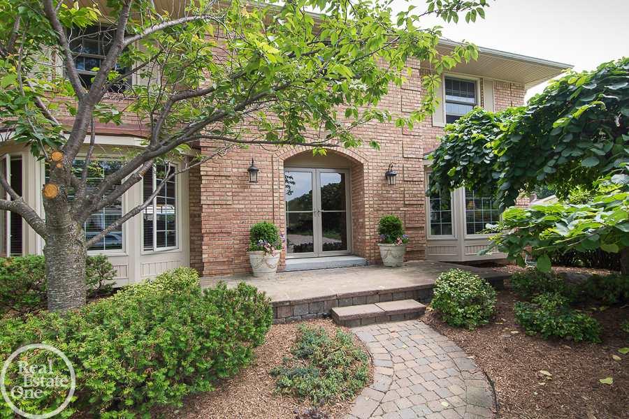 1754 North Kilburn Road Rochester Hills, MI 48306 - Photo 2 of 23